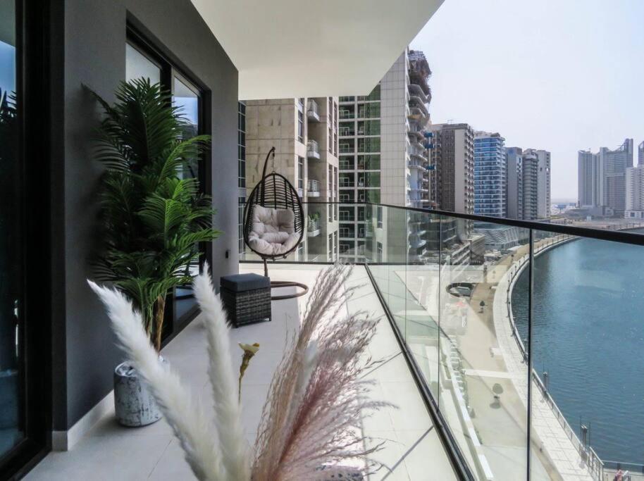 Stylish 2 Bedroom In Binghatti, Business Bay Dubái Exterior foto